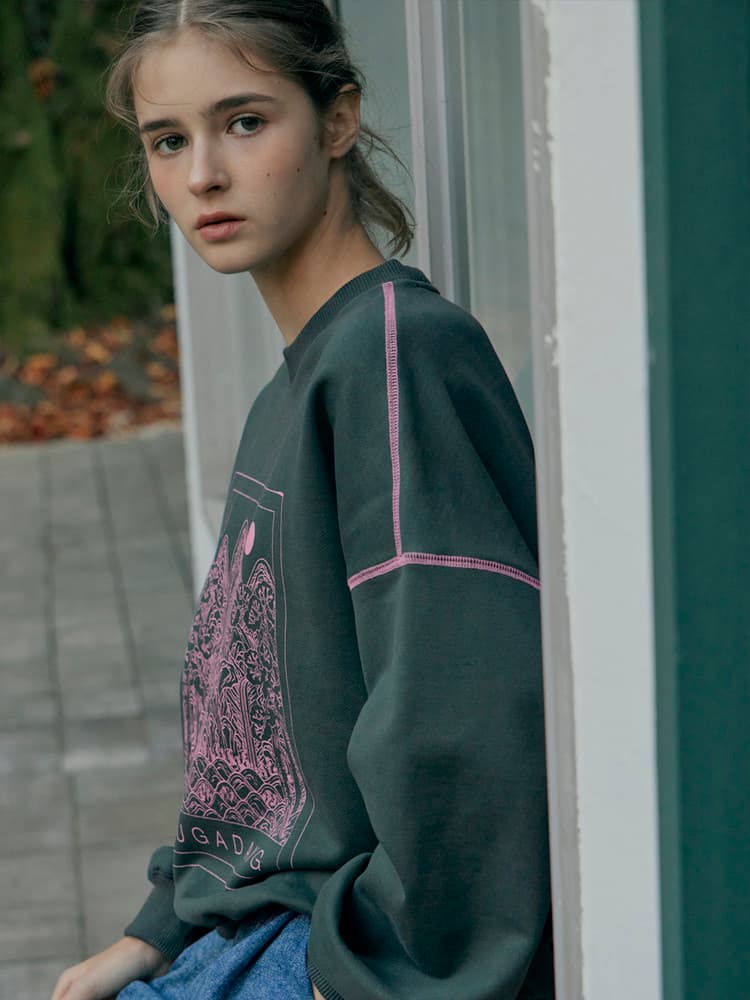 Sun, Moon and Five Peaks Sweatshirt (Green) — vue 4