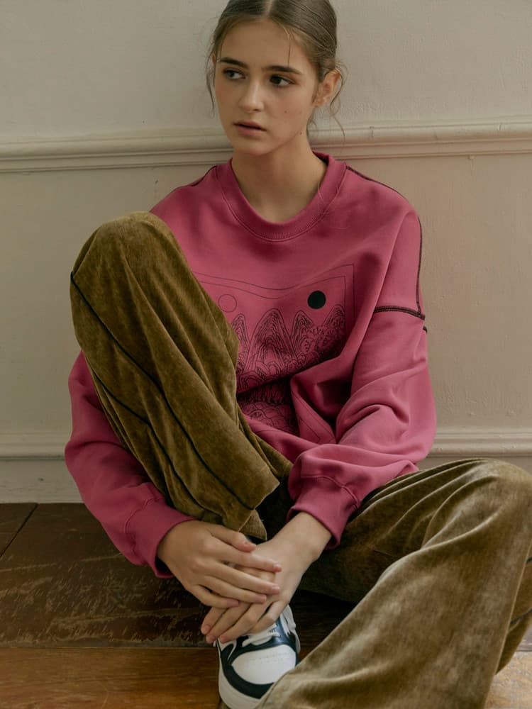 Sun, Moon and Five Peaks Sweatshirt (Pink) — vue 3